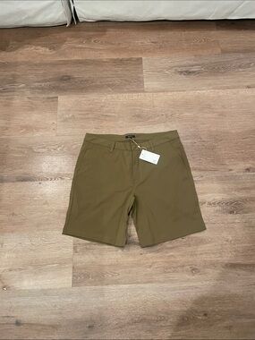 Quince Olive Flat-Front Men's Shorts